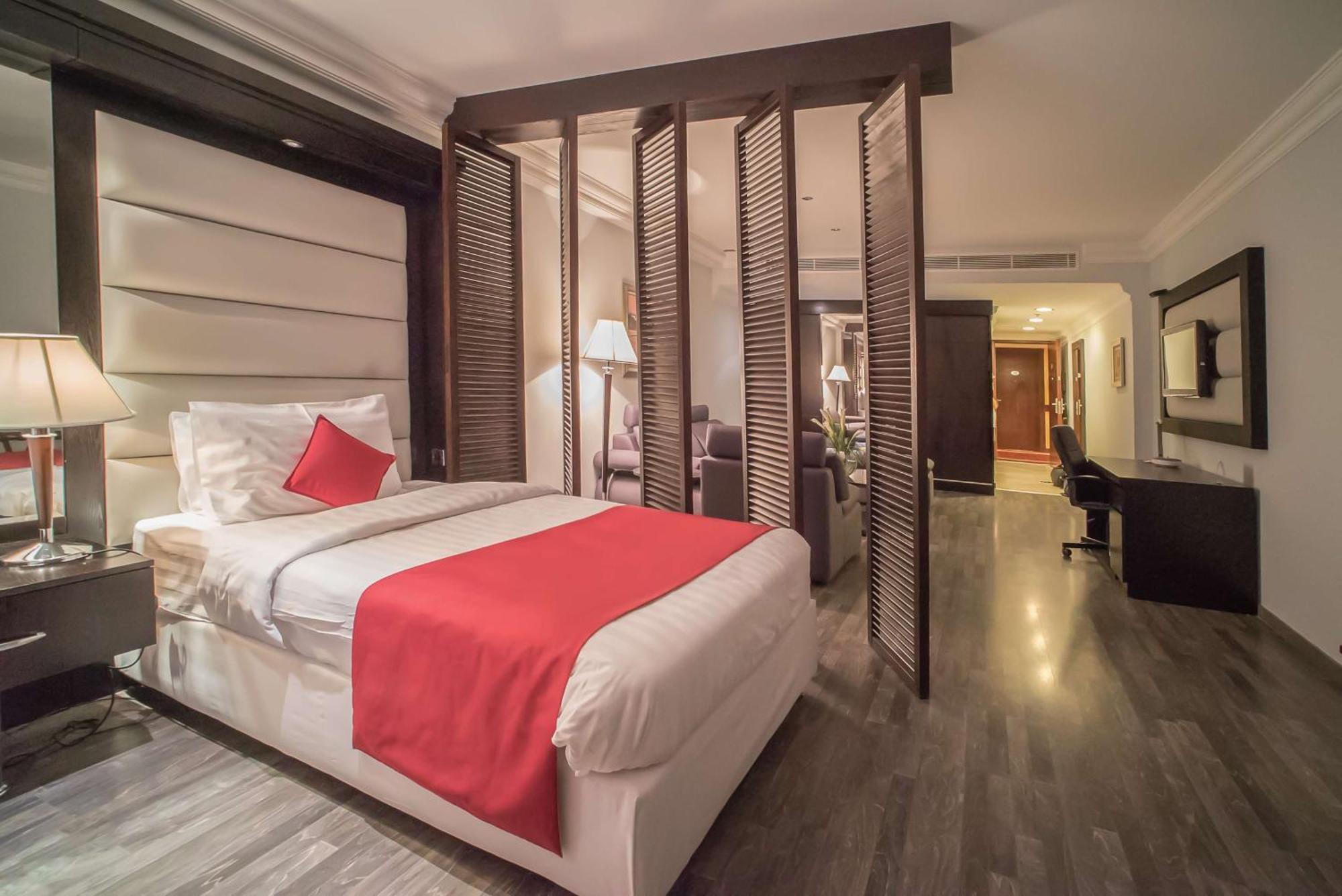 Deluxe King Suite