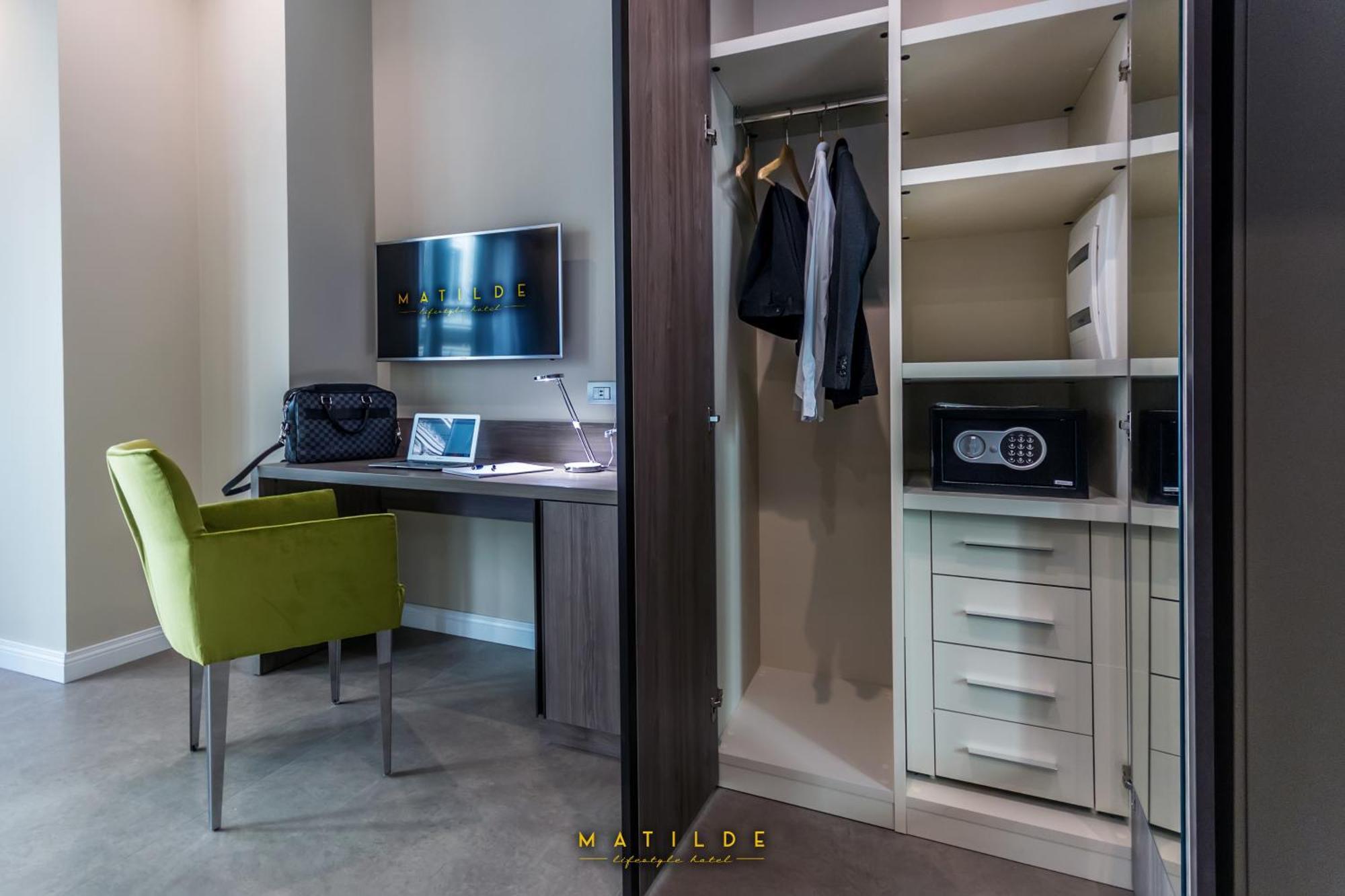 Large Single Room