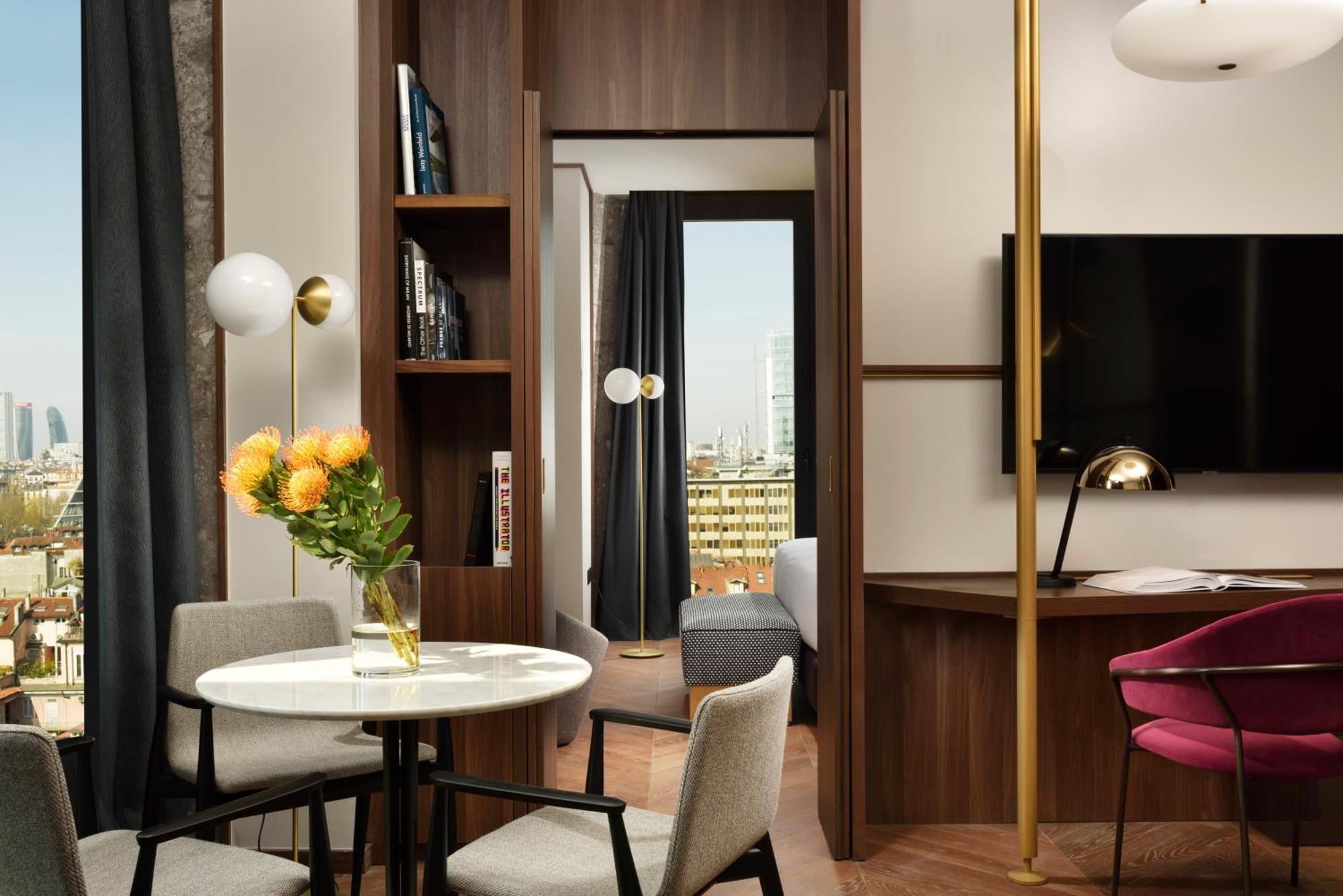 Suite V-Floor City View