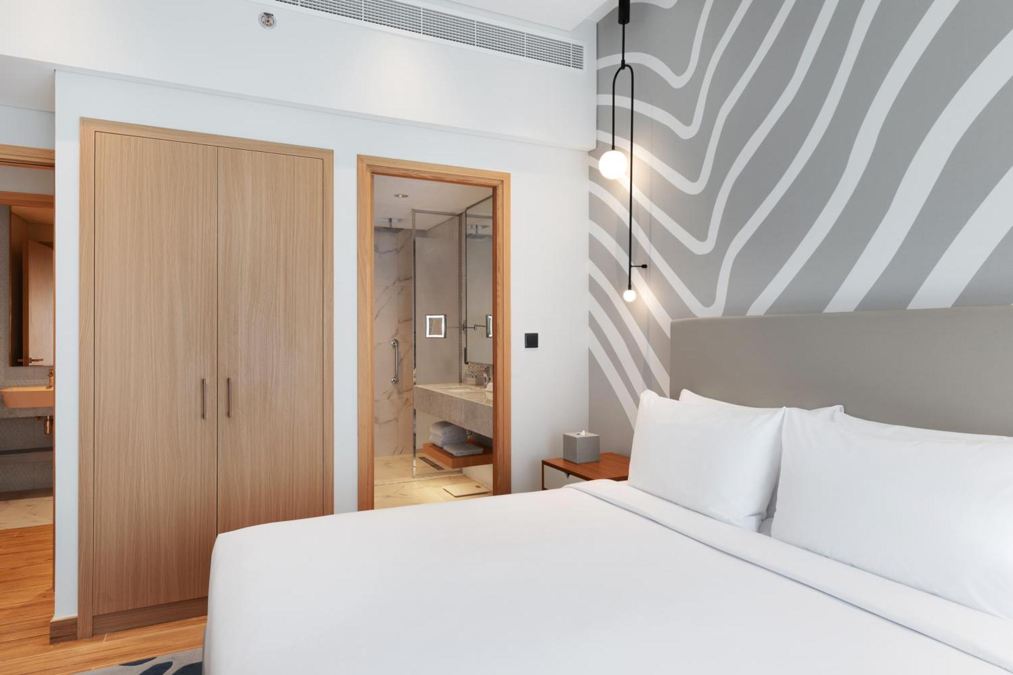 One Bedroom Apartment with Private Beach Access