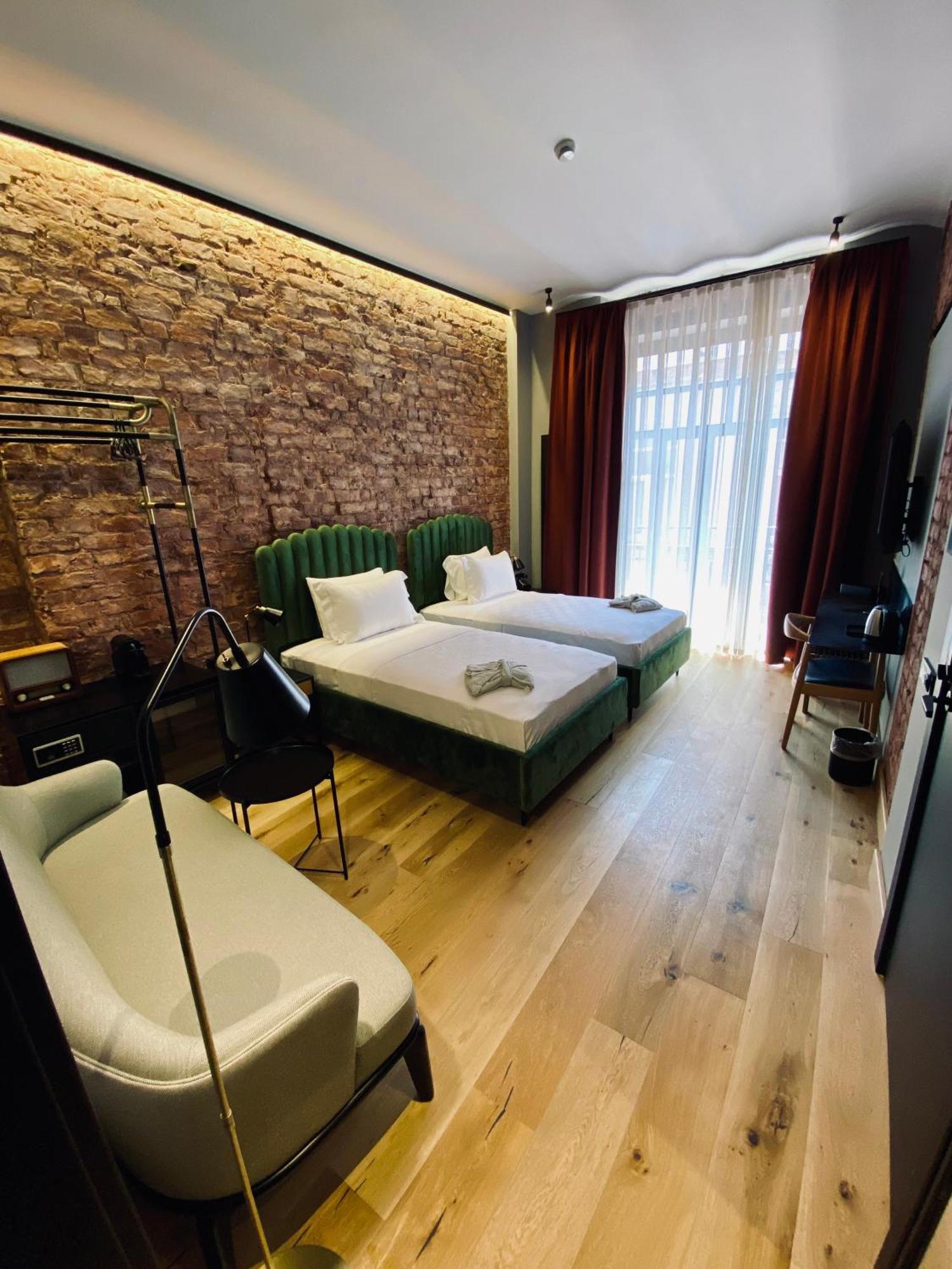 Superior Twin Room Street View