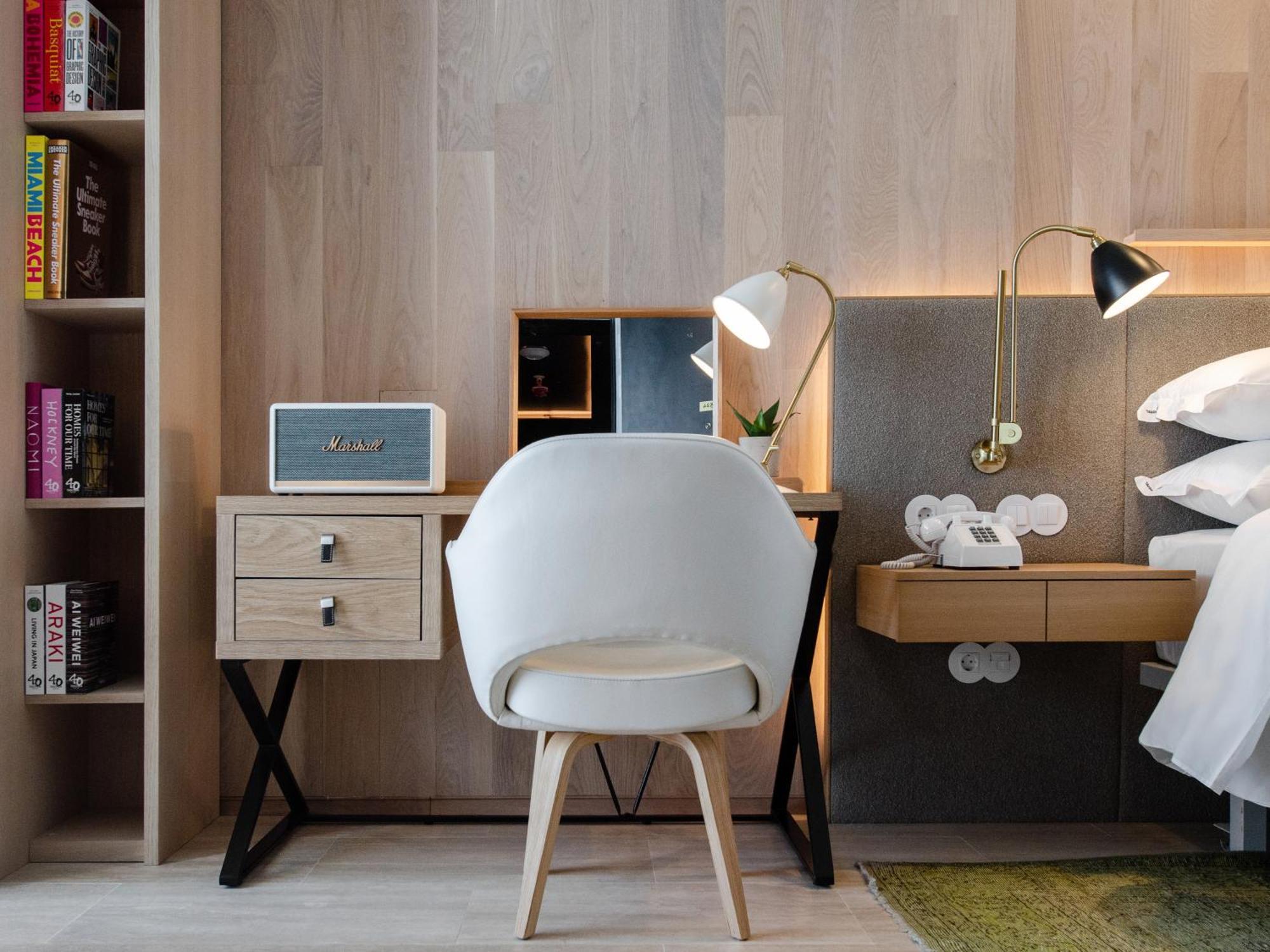 Contemporary Junior Suite