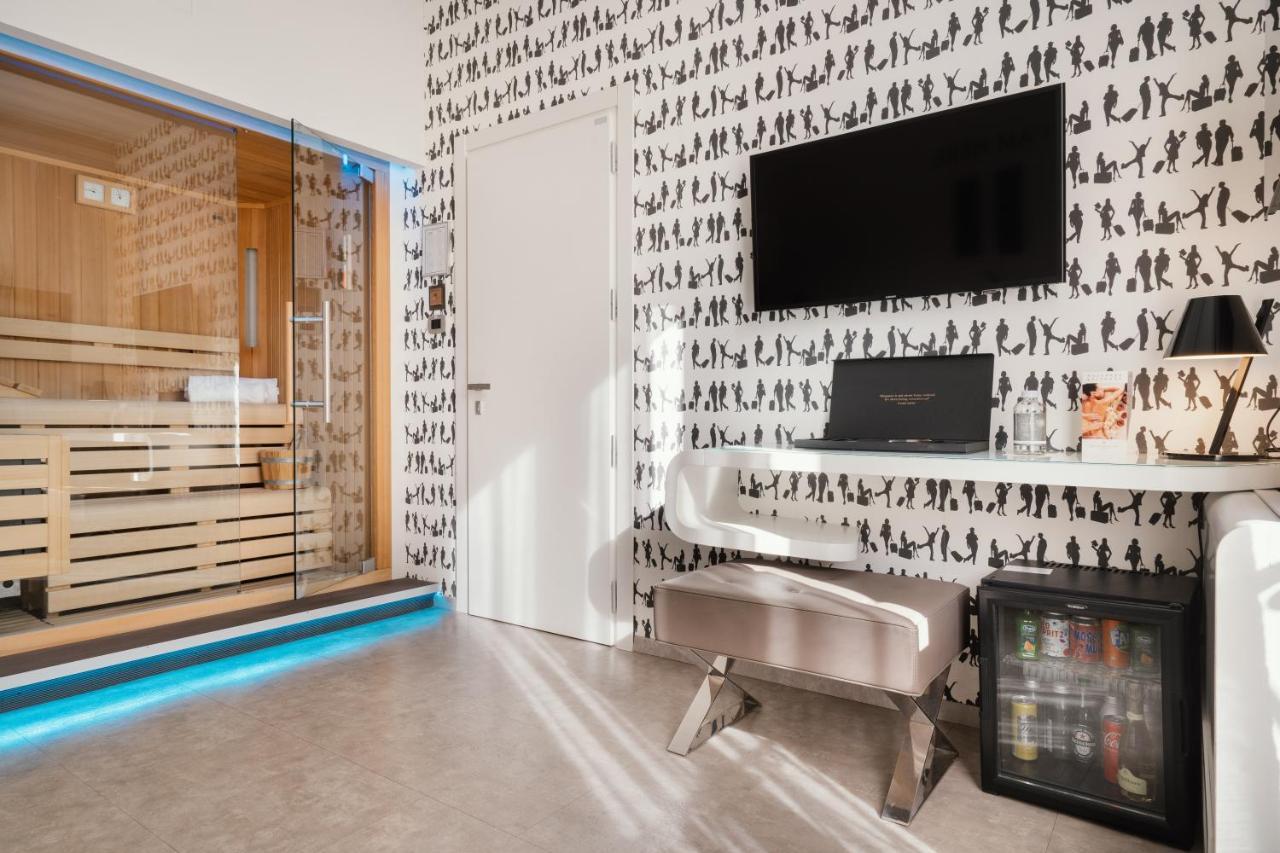 Executive Suite Sauna
