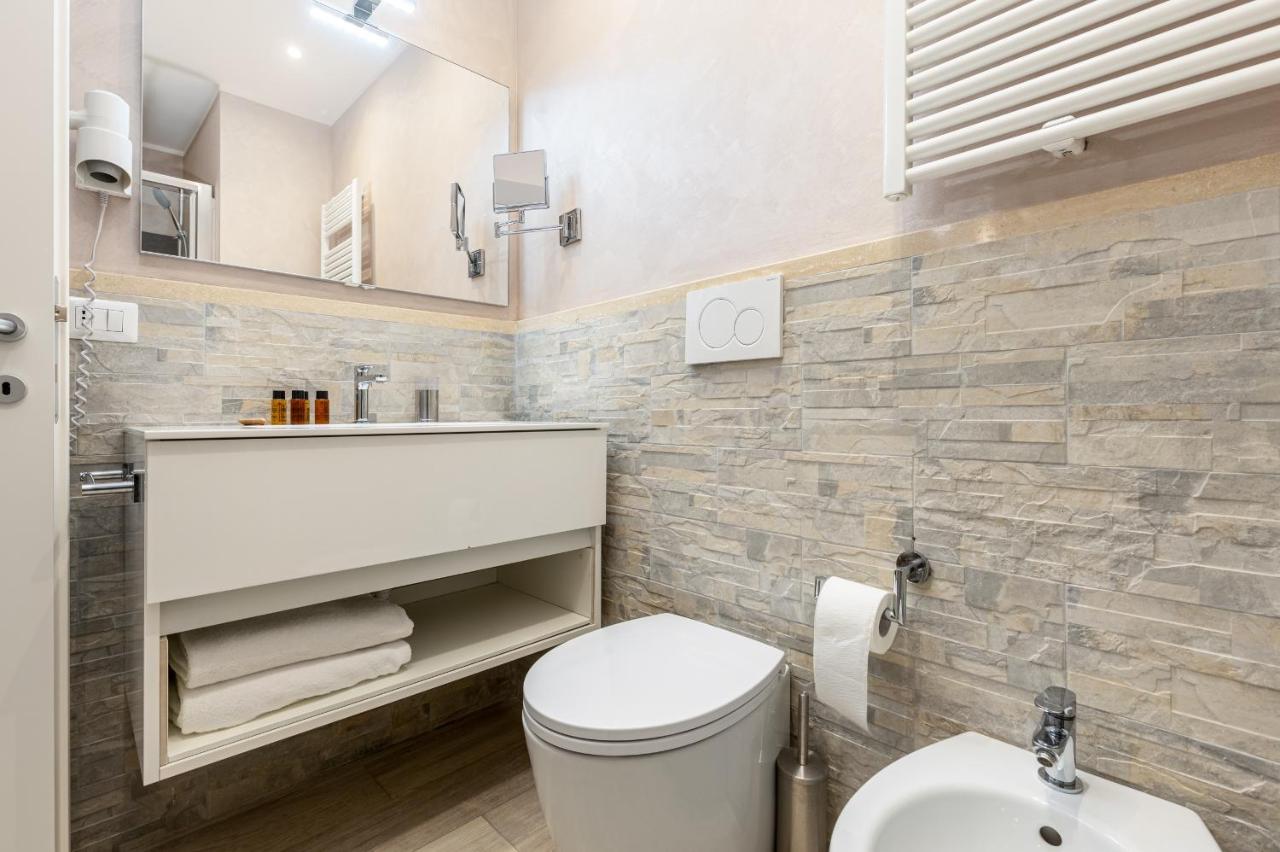 Standard Double Room Via della Frezza