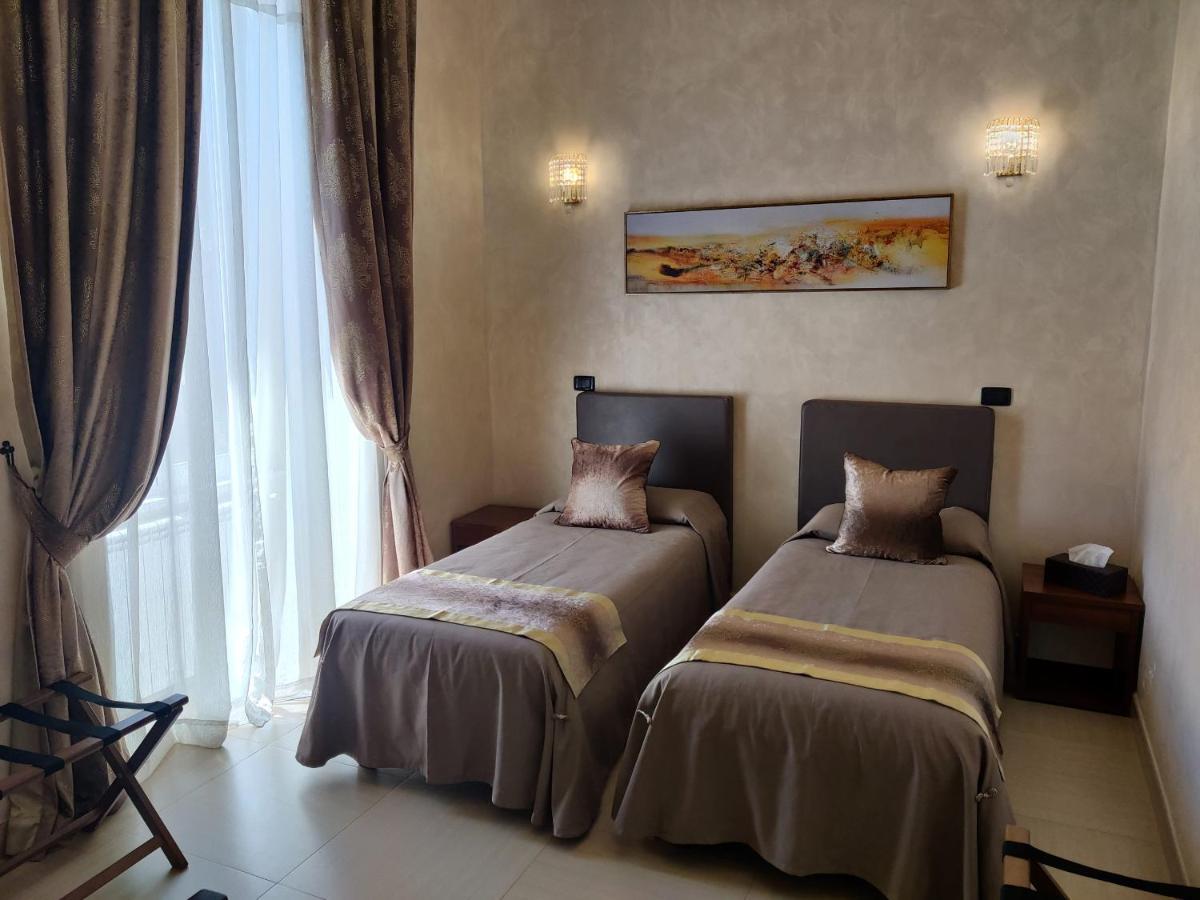 Double or Twin Room Private Bathroom