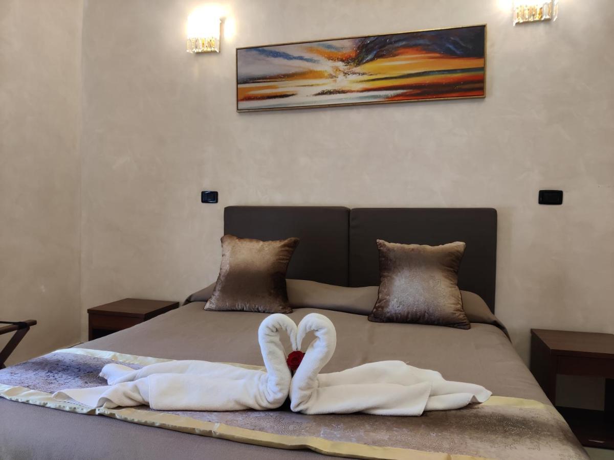 Double or Twin Room Private Bathroom