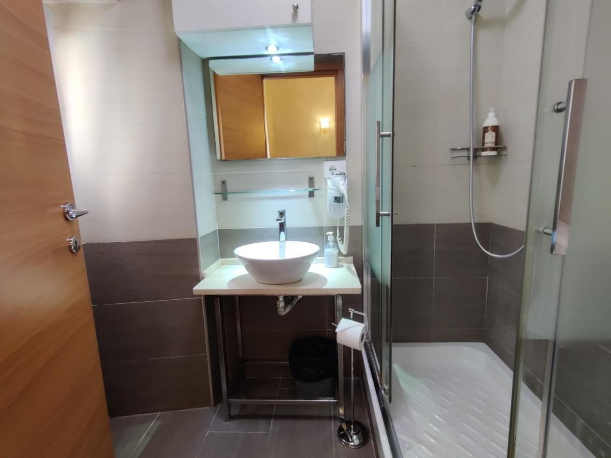 Double or Twin Room Private Bathroom