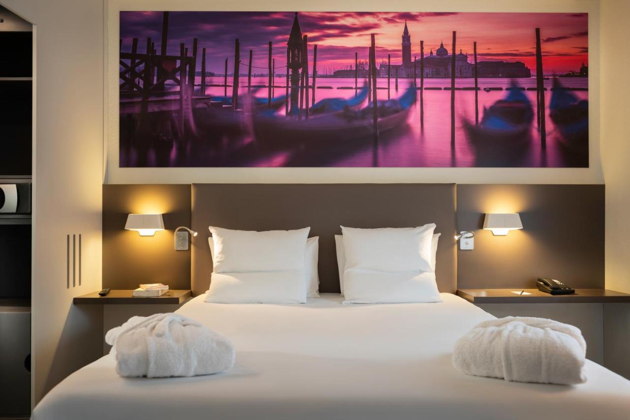 Executive Suite One Double Bed One Sofa Bed