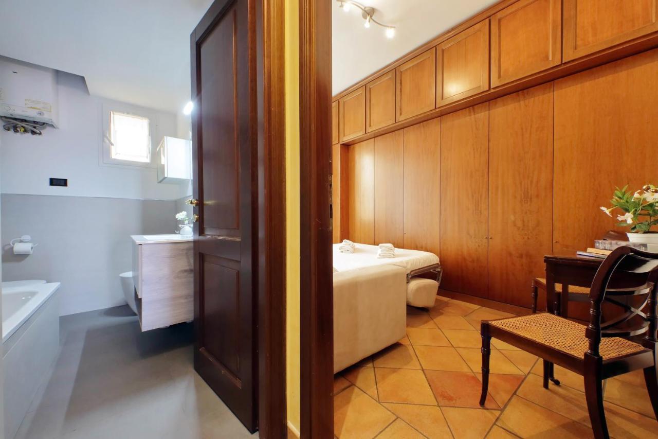 Two-Bedroom Apartment Via San Giovanni Laterano 226