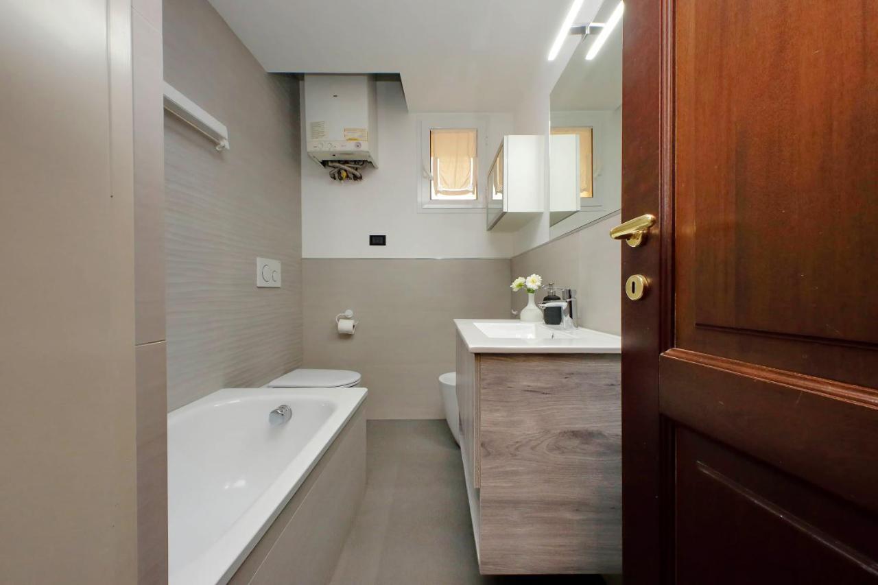 Two-Bedroom Apartment Via San Giovanni Laterano 226