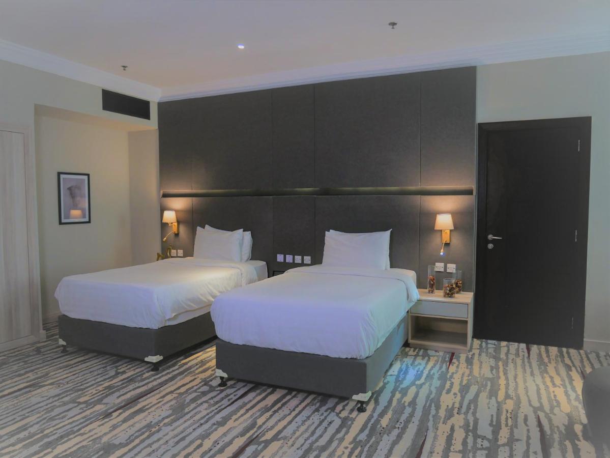 Classy Room Two Single Beds City or Pool View Non-Smoking