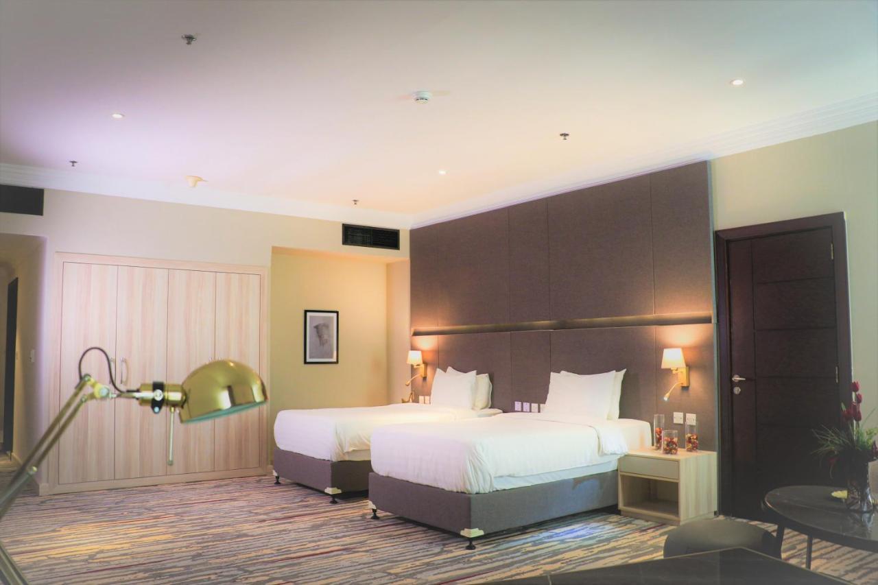 Classy Room Two Single Beds City or Pool View Non-Smoking