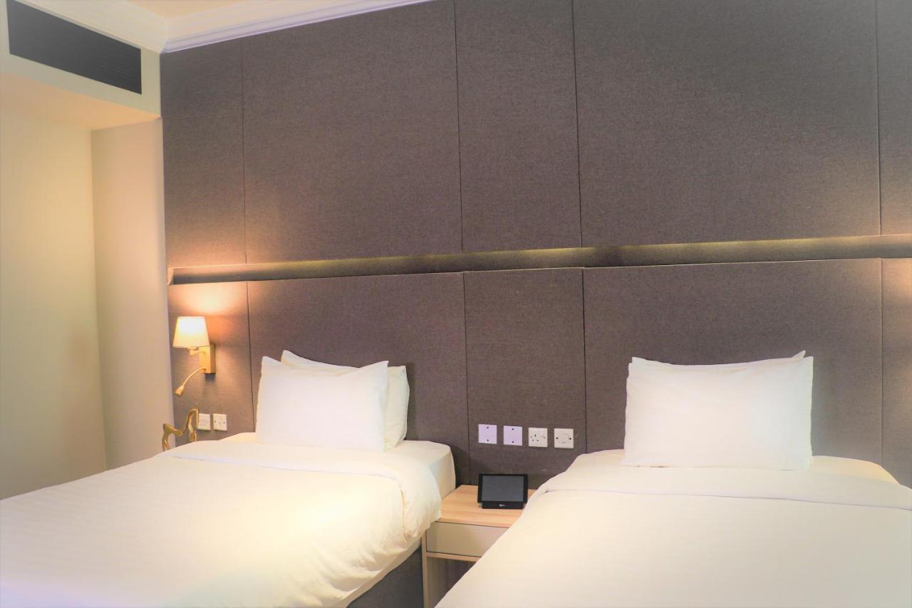 Classy Room Two Single Beds City or Pool View Non-Smoking