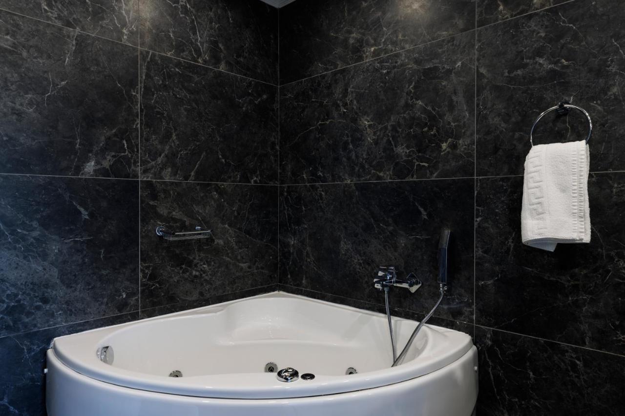 Acropolis Corner Suite Balcony Jetted tub
