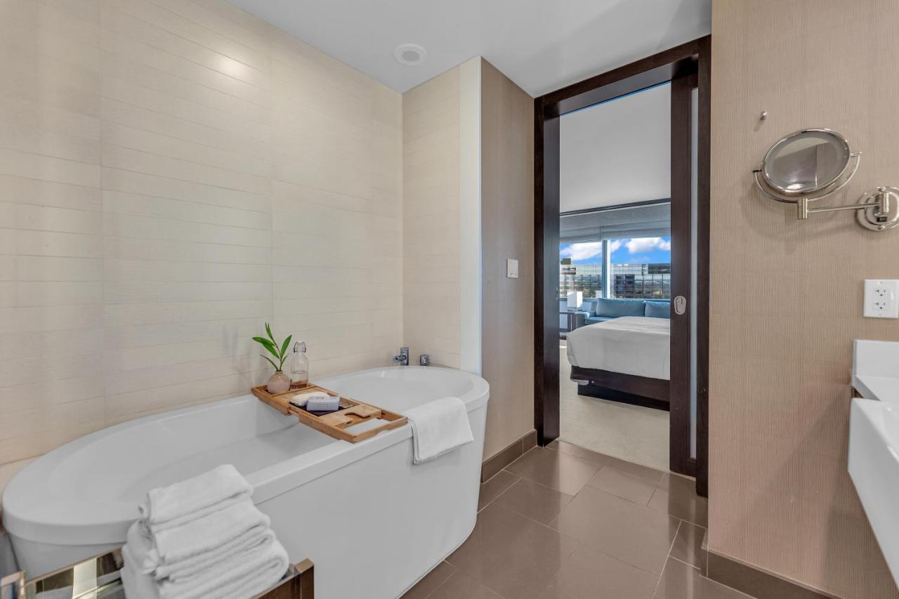 King Suite Pool View