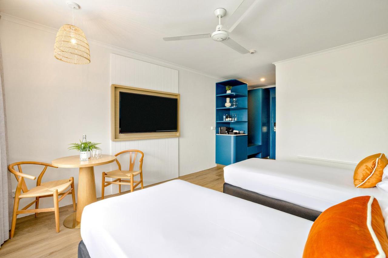 Standard Twin Room with 1 Queen and 1 Single Bed