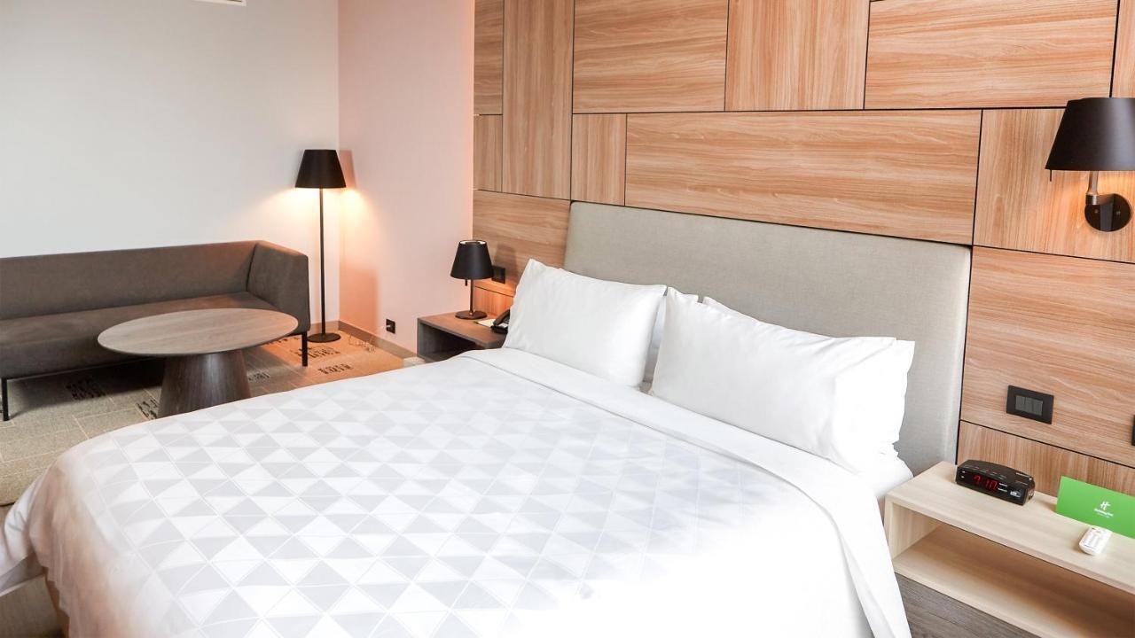 Premium King Room City View