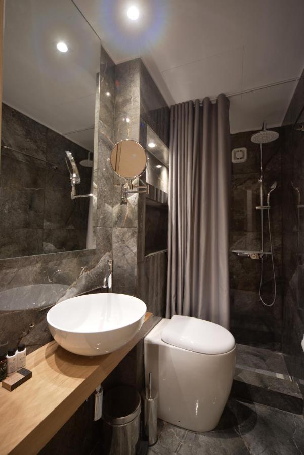 Urban Spa Suite a Private Heated Plunge Pool Jacuzzi