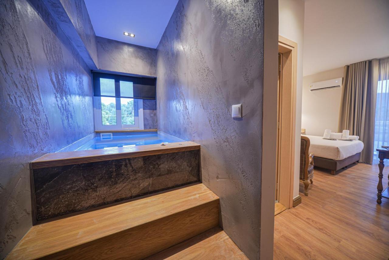 Urban Spa Suite a Private Heated Plunge Pool Jacuzzi