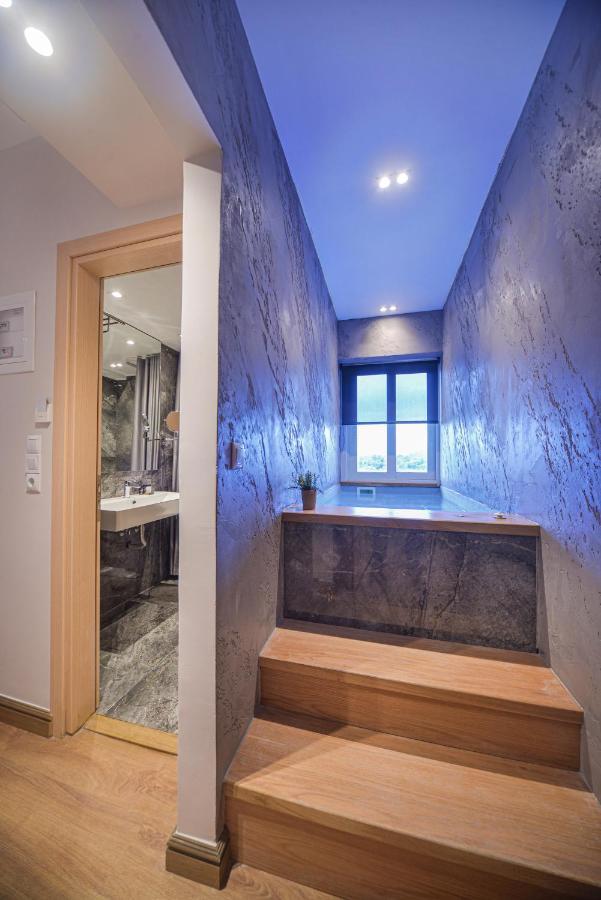 Urban Spa Suite a Private Heated Plunge Pool Jacuzzi
