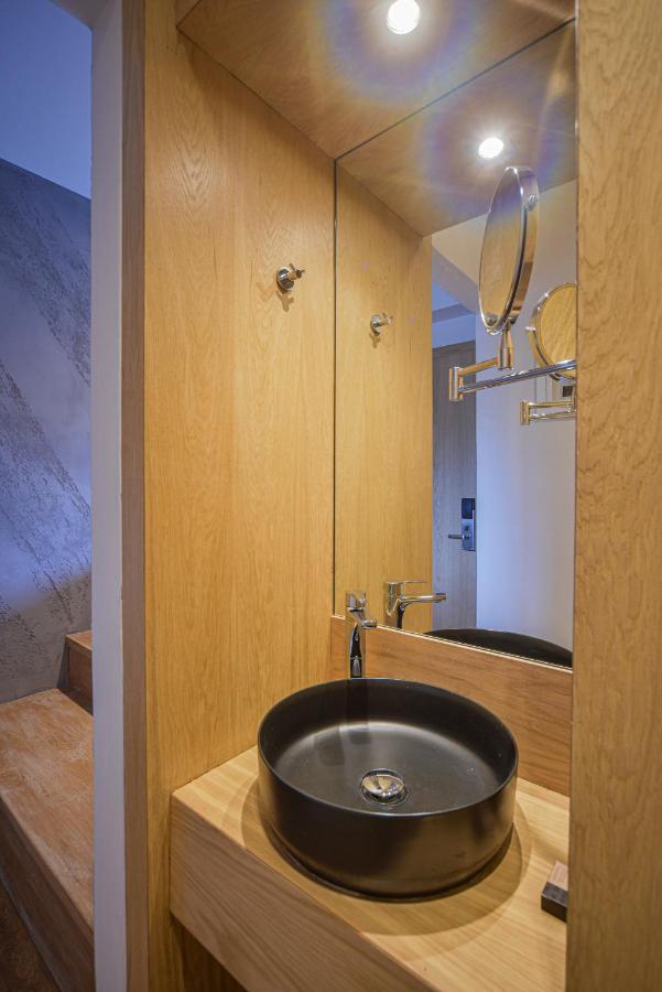 Urban Spa Suite a Private Heated Plunge Pool Jacuzzi