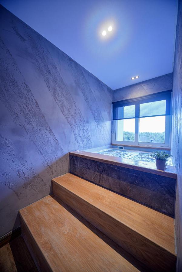 Urban Spa Suite a Private Heated Plunge Pool Jacuzzi