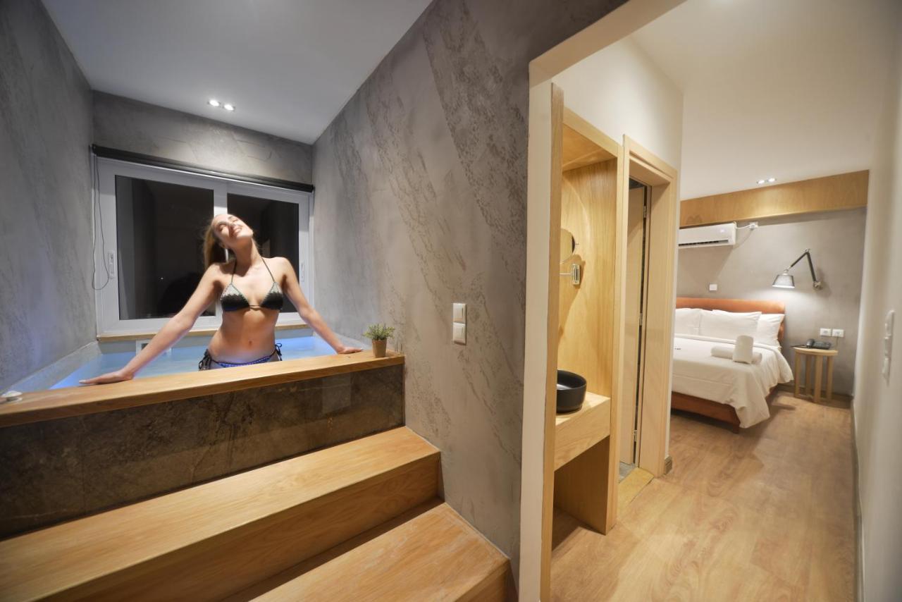 Urban Spa Suite a Private Heated Plunge Pool Jacuzzi