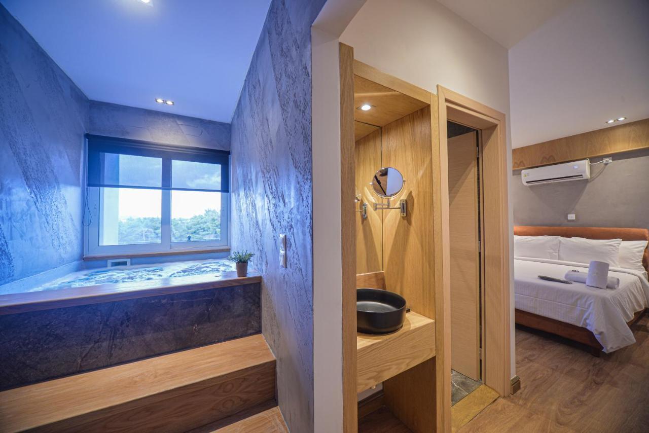 Urban Spa Suite a Private Heated Plunge Pool Jacuzzi
