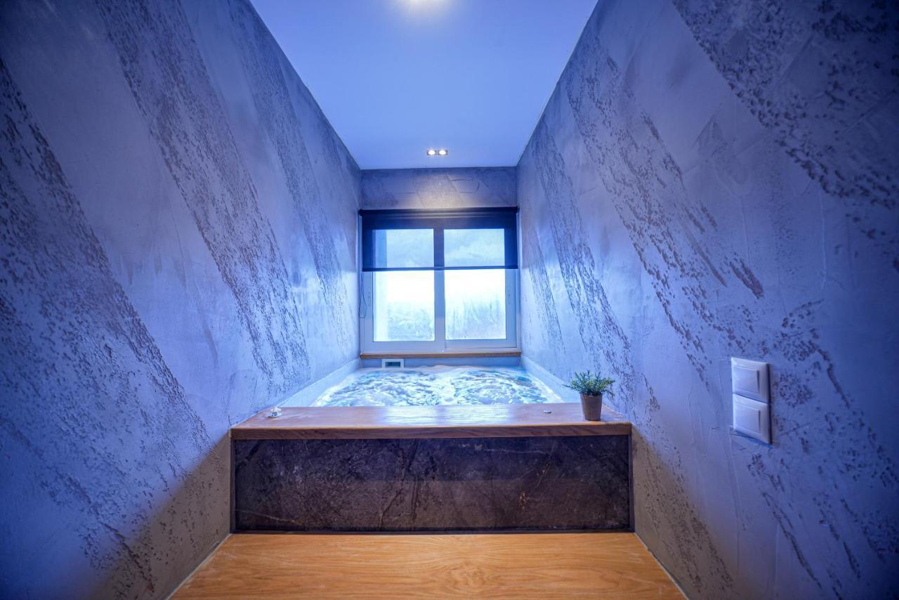 Urban Spa Suite a Private Heated Plunge Pool Jacuzzi