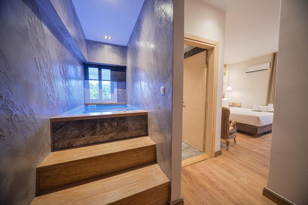 Urban Spa Suite a Private Heated Plunge Pool Jacuzzi