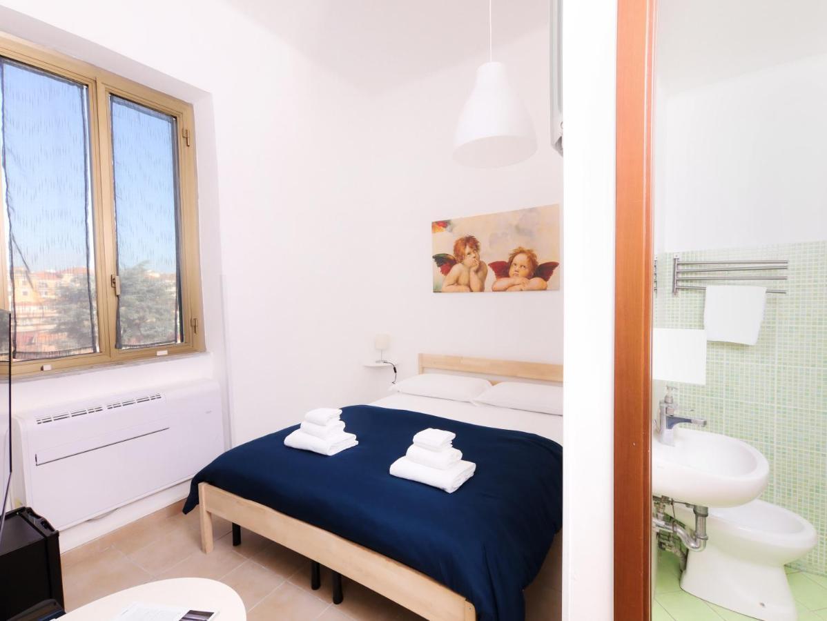Deluxe Double Room Shower