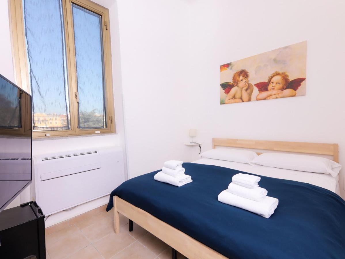 Deluxe Double Room Shower