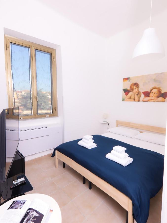 Deluxe Double Room Shower