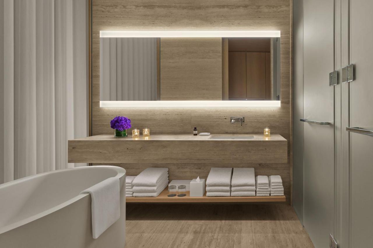 Superior King Room Balcony High Floor