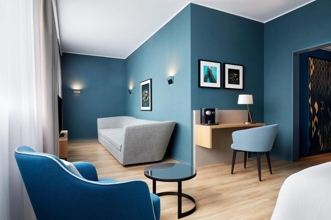 One-Bedroom Junior Suite Club Lounge Access