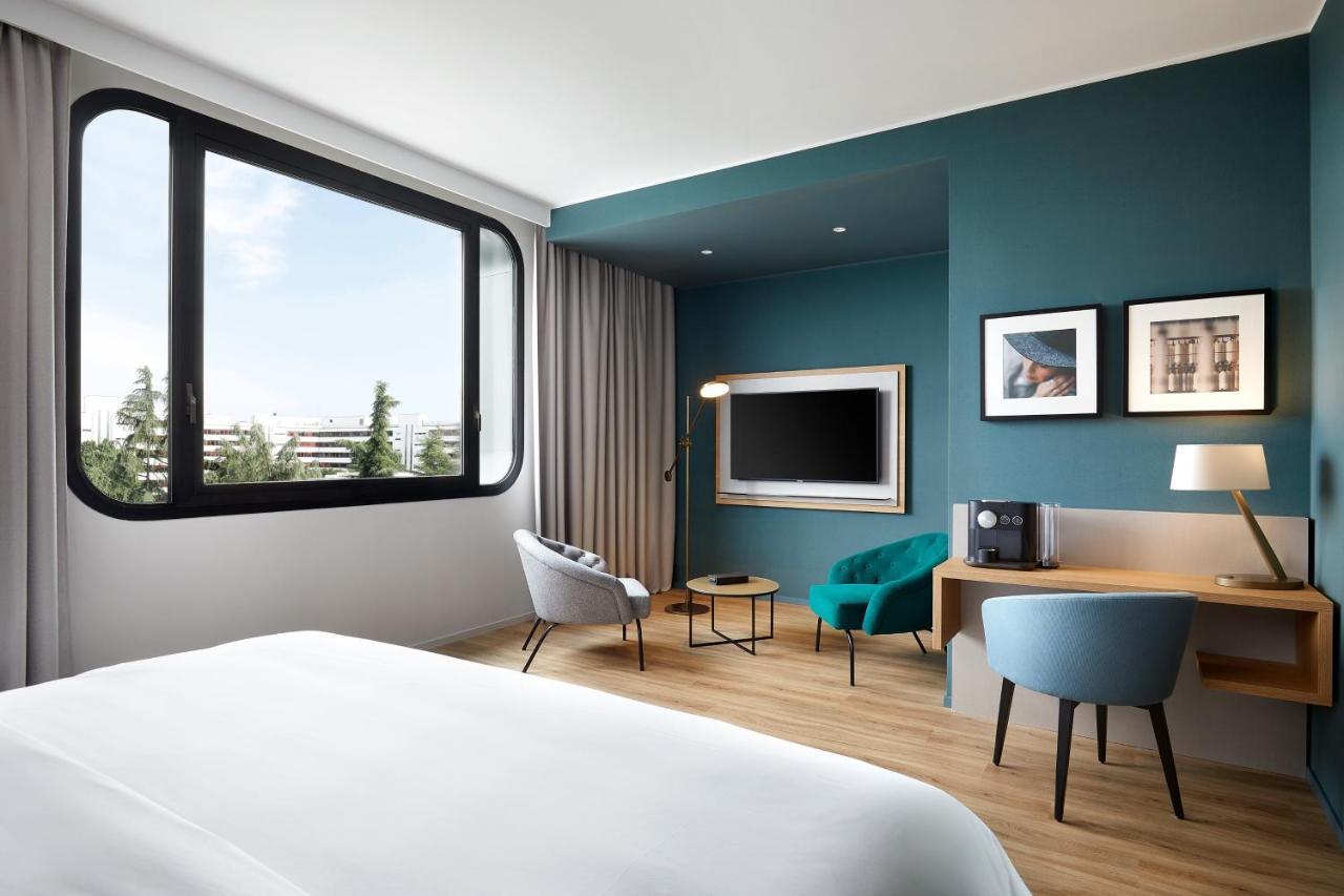 One-Bedroom Junior Suite Club Lounge Access