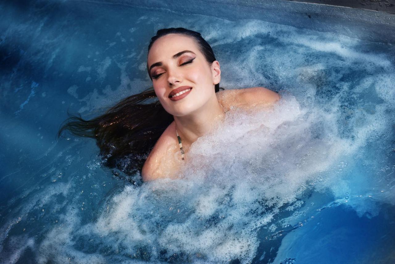 Urban Spa Suite a Private Heated Plunge Pool Jacuzzi