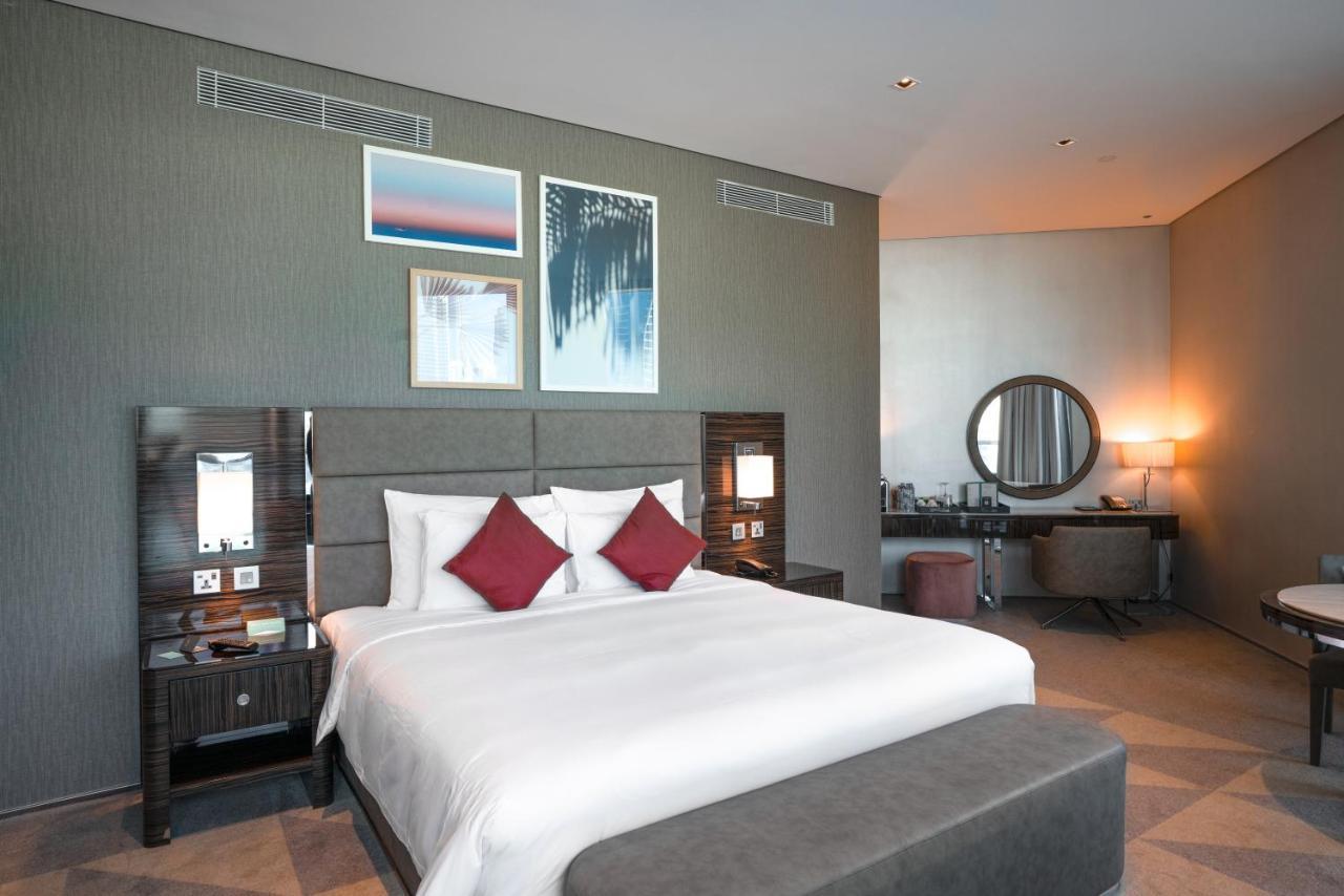 Platinum Suite Studio Balcony Burj Khalifa View