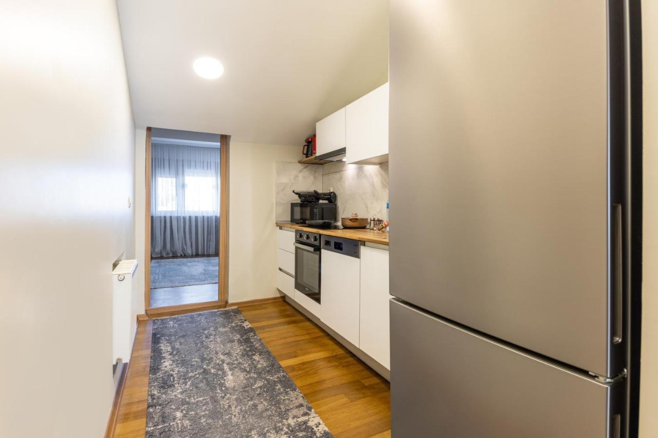 Luxury Three-Bedroom Apartment with Terrace and Pool View
