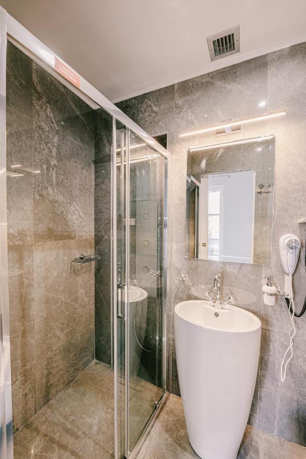 Philaenis Deluxe Double Room Balcony 3rd Floor
