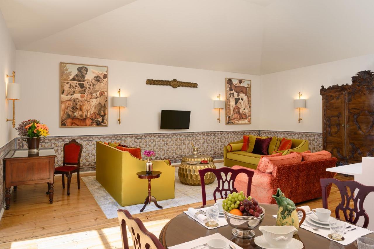 Deluxe One-Bedroom Apartment