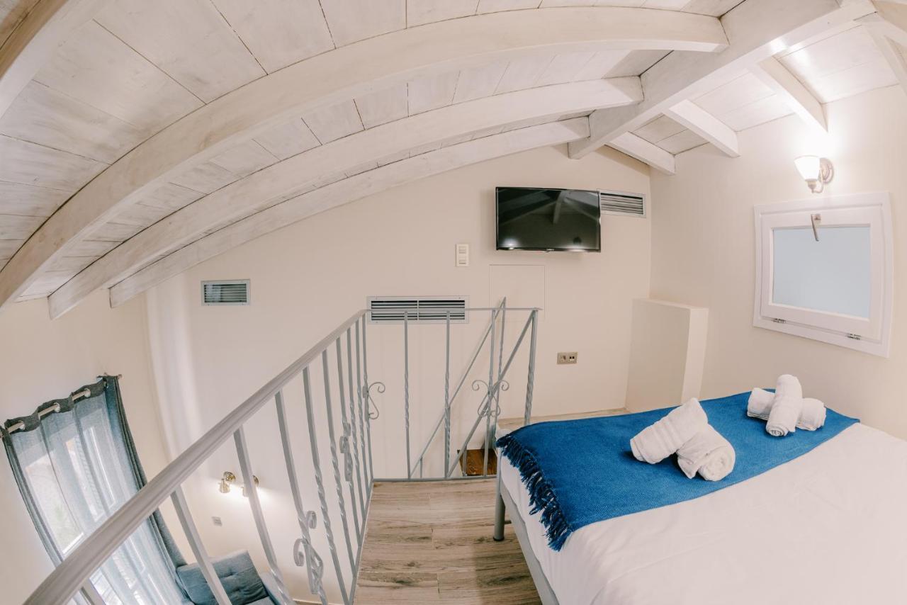 Gorgo Triple Room Balcony 3rd Floor