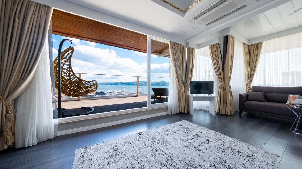 Penthouse Suite with Sea View and Private Jacuzzi