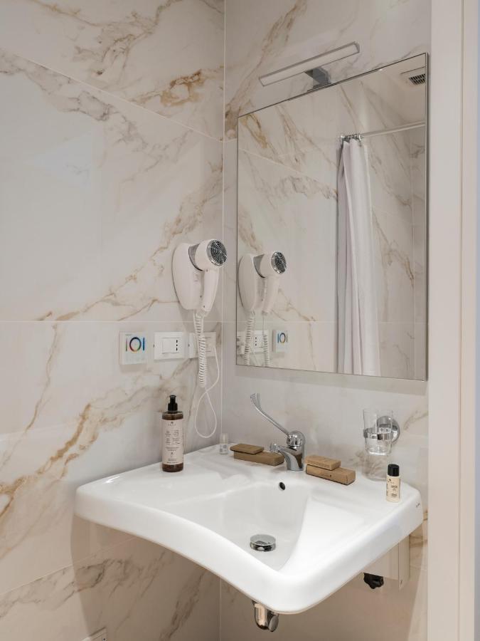King Room Roll Shower Disability Access