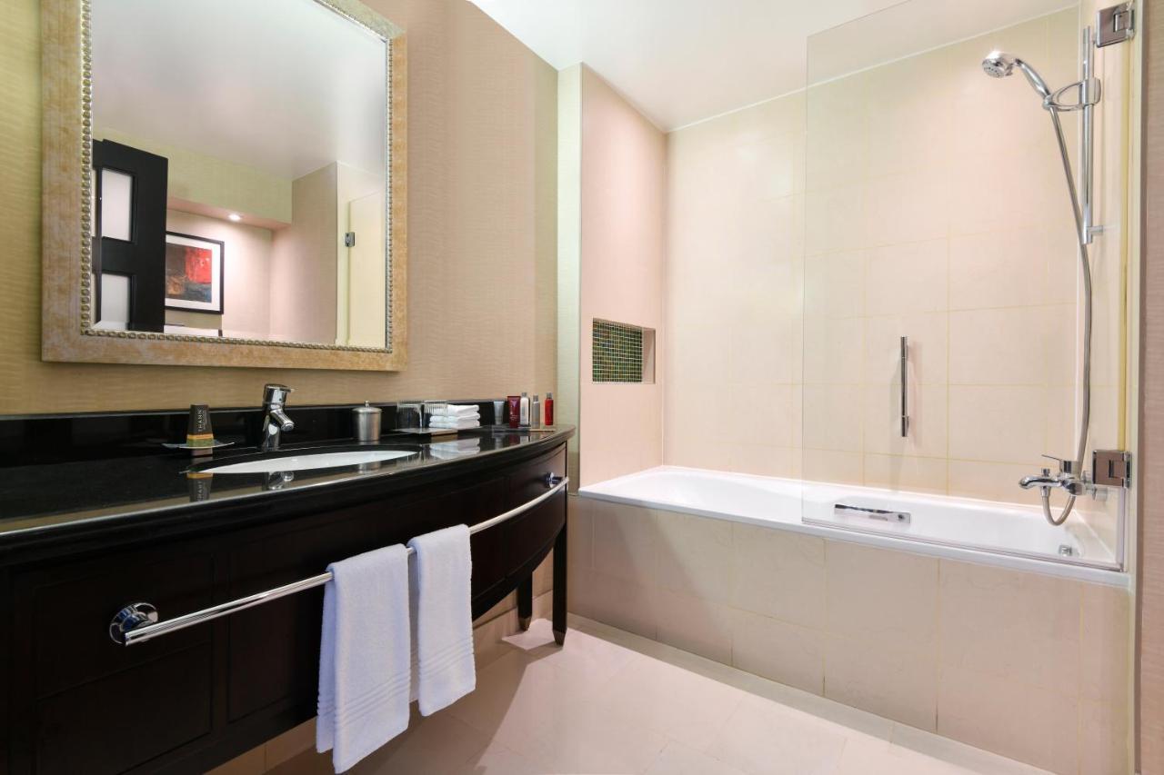1 Bedroom Larger Apartment 1 King Partial gulf view