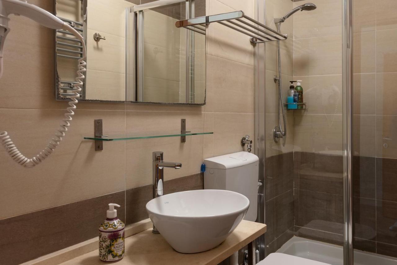 Quadruple Room Private Bathroom