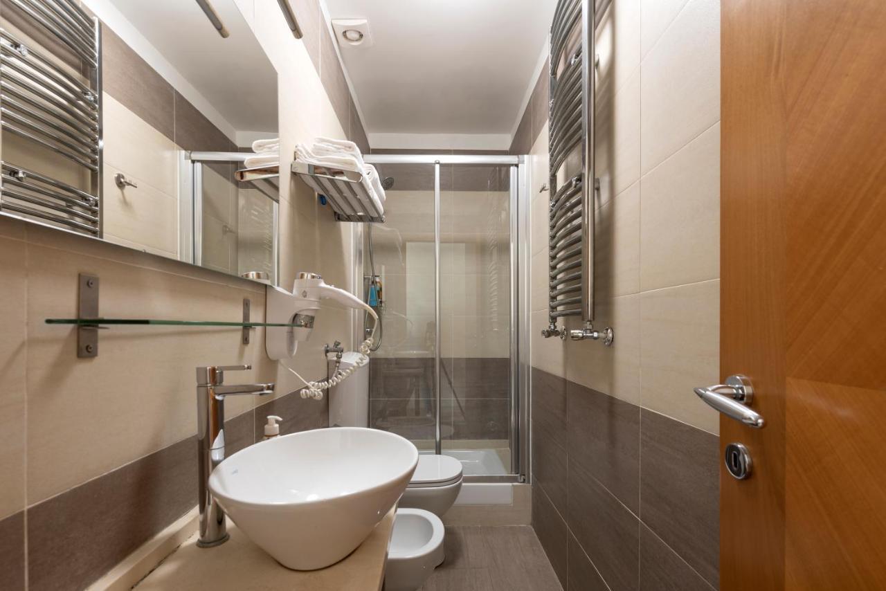 Double or Twin Room Private Bathroom
