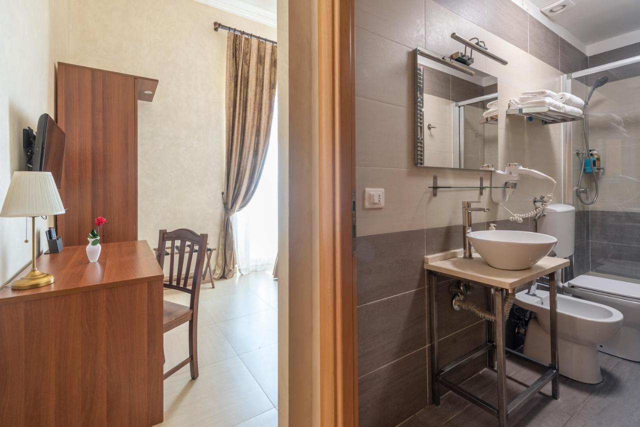 Double or Twin Room Private Bathroom