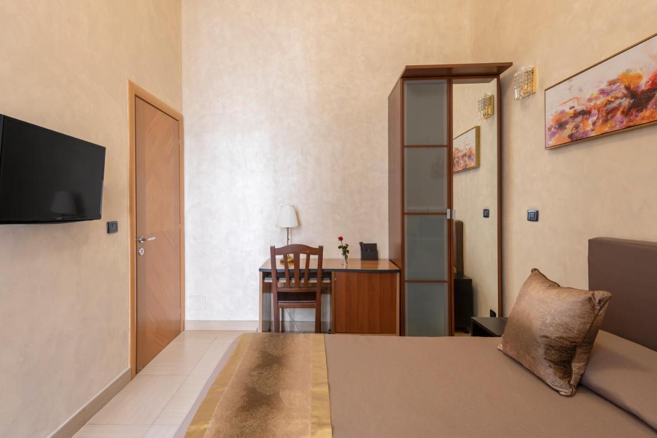 Double or Twin Room Private Bathroom