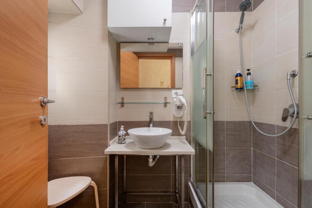 Double or Twin Room Private Bathroom